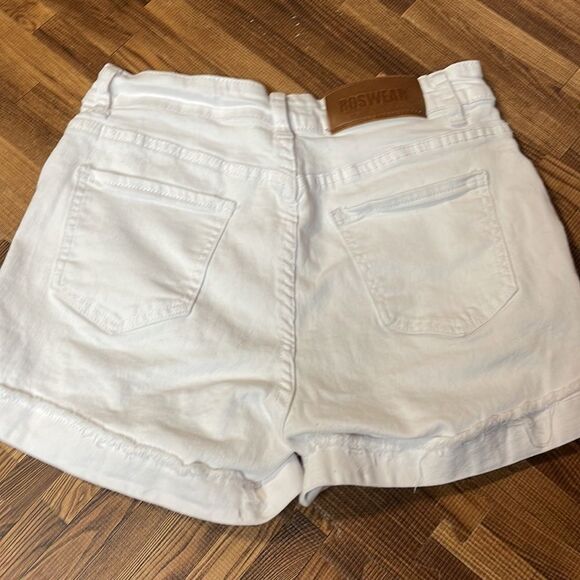 Roswear women’s distressed white stretch denim shorts. Size 4. - Picture 2 of 3